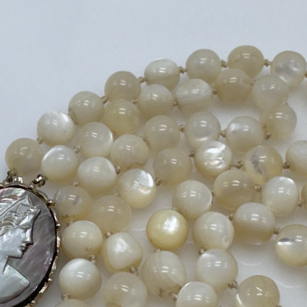 Vintage Mother of Pearl Cameo Clasp MOP Beaded Necklace Double Strand 10 mm - Picture 12 of 15